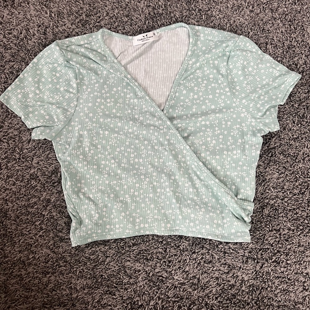 Cute crop top!